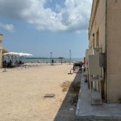 Posta sanitaria de la playa de Pinedo, situada junto a la zona del ahogamiento.