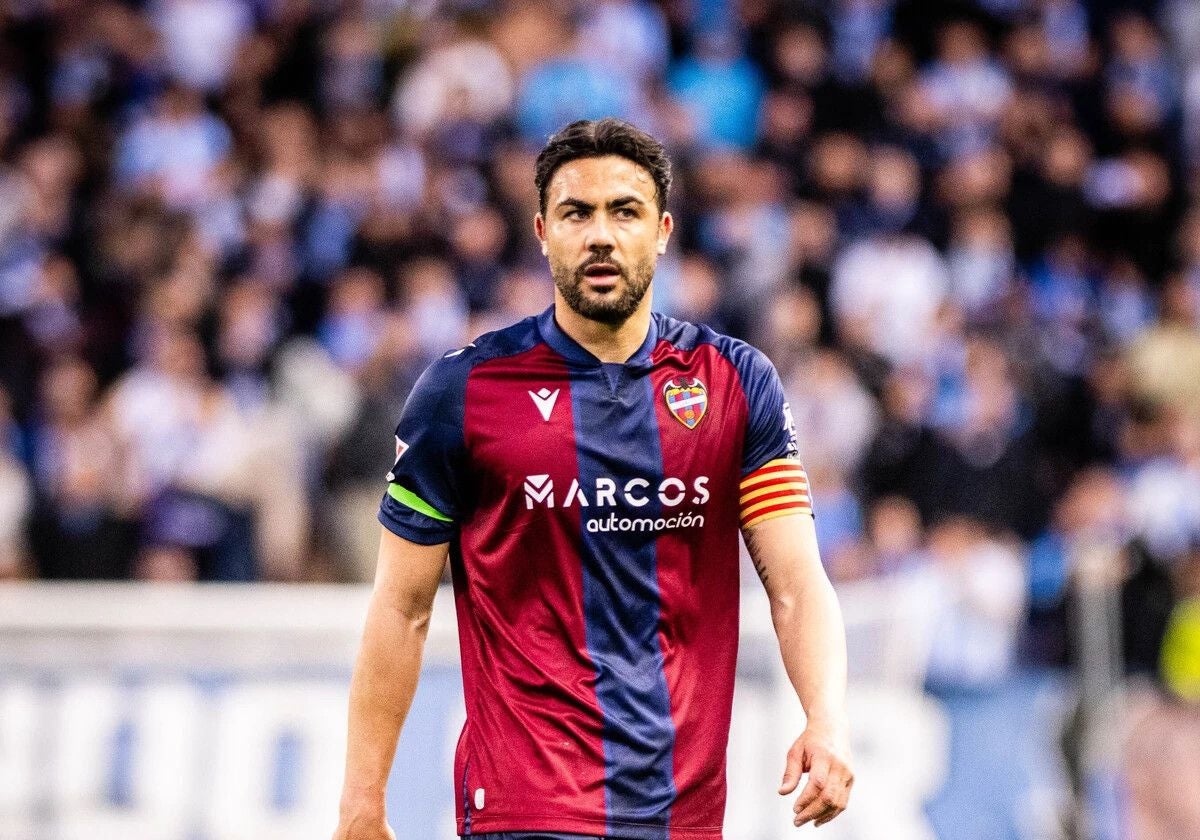 Vicente Iborra, durante un partido con el Levante.