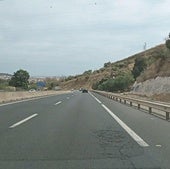 Carretera con la llamada piel de cocodrilo.