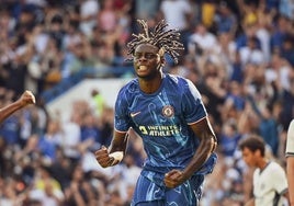 Lesley Ugochukwu, centrocampista del Chelsea de 21 años.