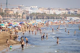 Darse un baño, opción ante las altas temperaturas.