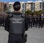 Los agentes de la Policía Local de Valencia que acudieron al servicio salvaron la vida del joven.