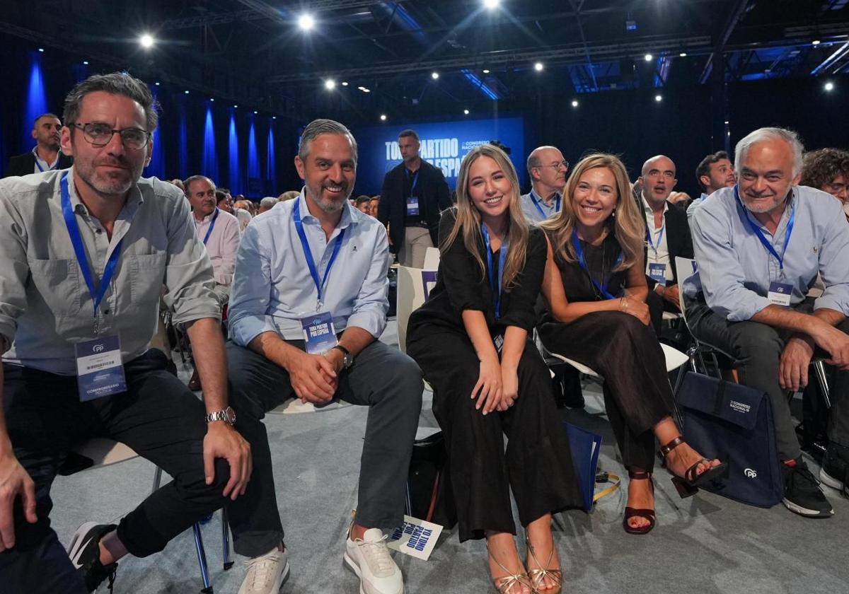 El portavoz nacional del PP, Borja Sémper, ayer en el congreso nacional del partido junto a Juan Bravo, Noelia Núñez, Ana Alós y Esteban González Pons.