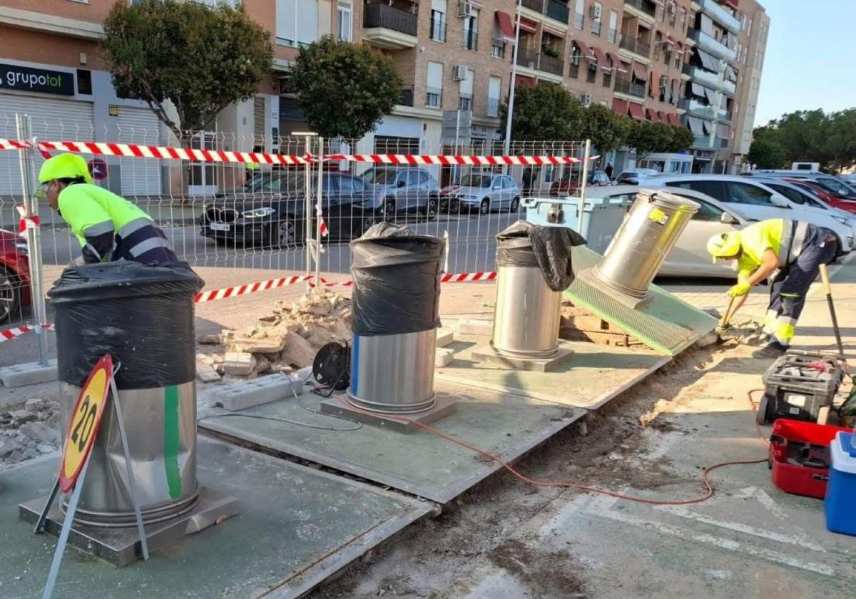 Retirada de contenedores soterrados en Catarroja.