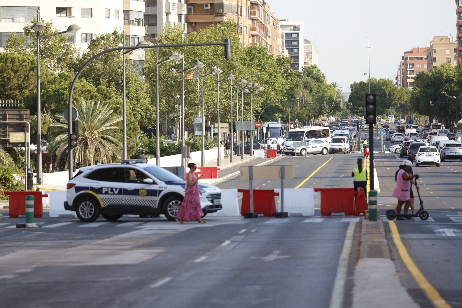 Problemas para circular por los cortes de tráfico en Pérez Galdós