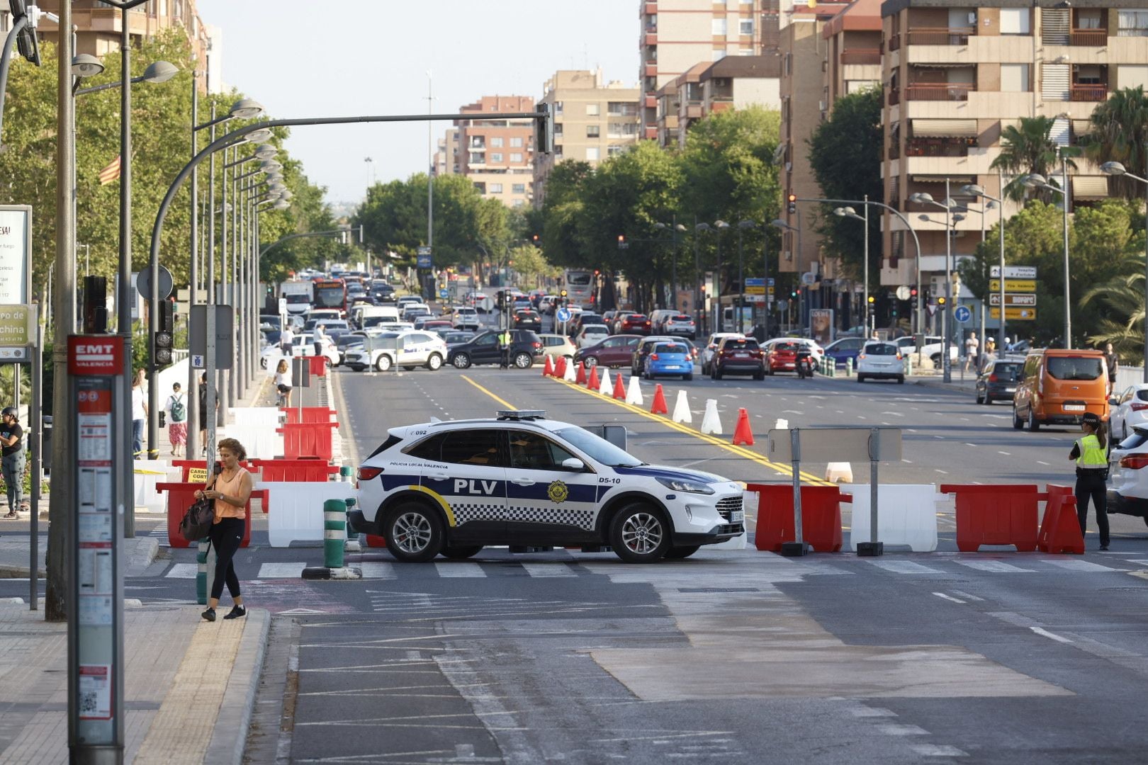 Problemas para circular por los cortes de tráfico en Pérez Galdós