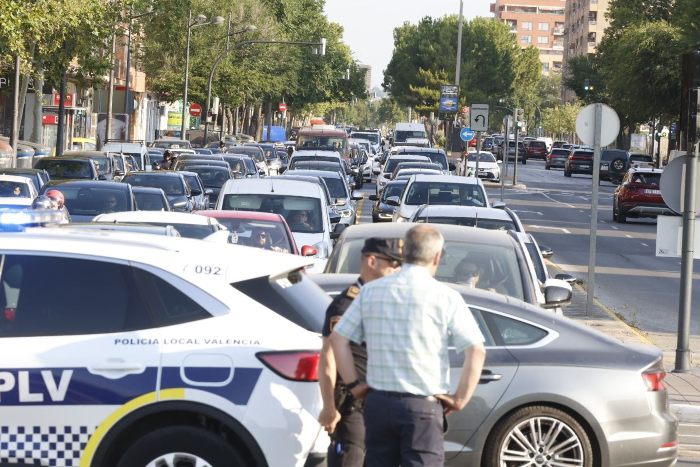 Problemas para circular por los cortes de tráfico en Pérez Galdós