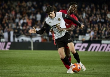 Vinculan a Javi Guerra con el Manchester United