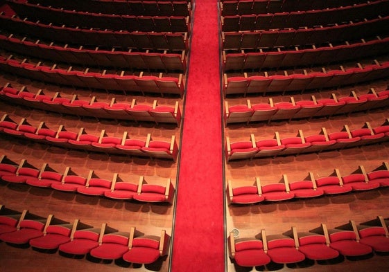 Interior del teatro Serrano en Gandia.