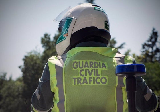 Un agente de la Guardia Civil de Tráfico.
