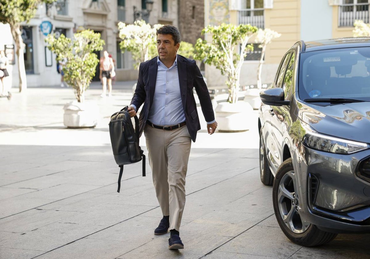 Carlos Mazón, a su llegada al Palau de la Generalitat.