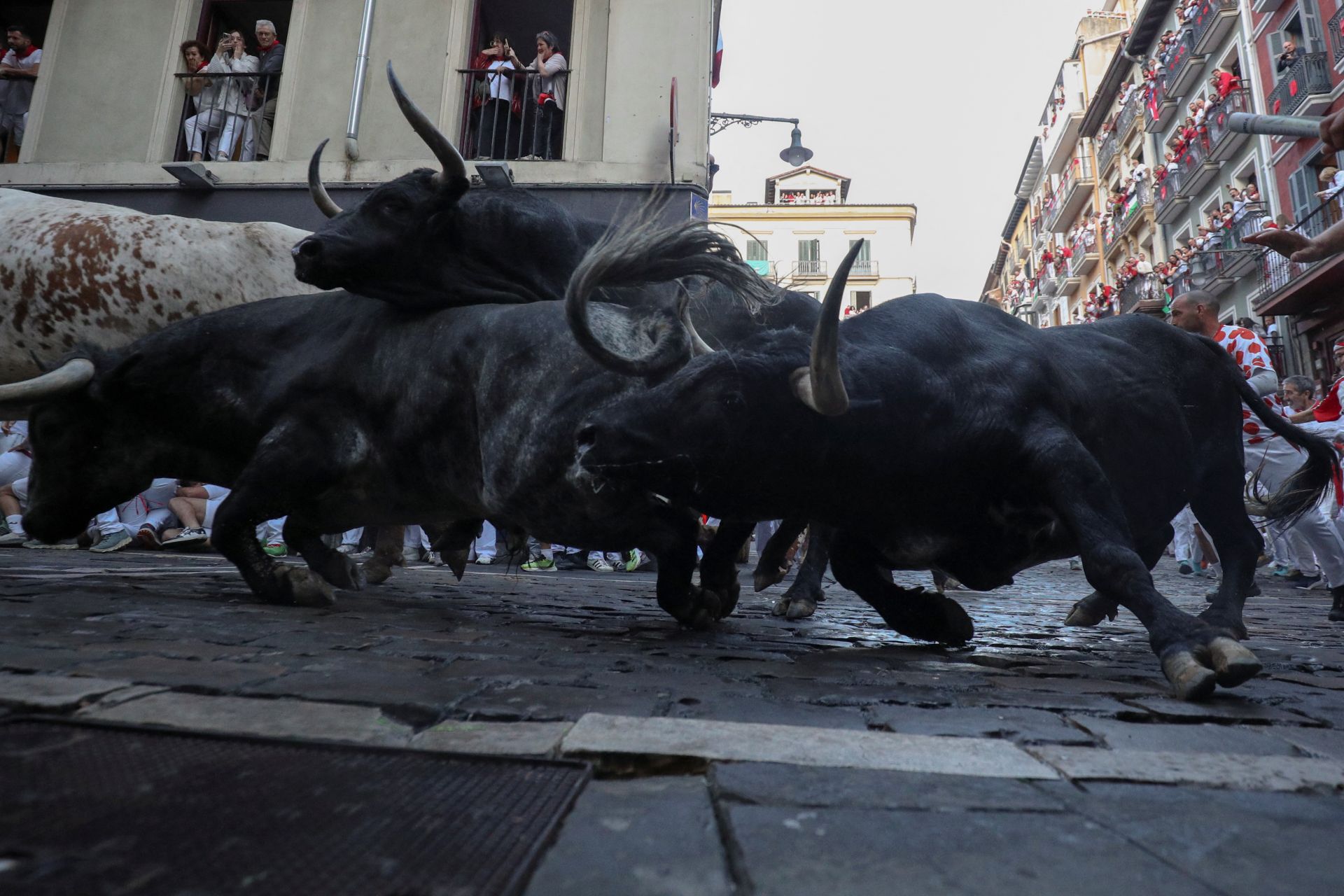 El peligroso segundo encierro de San Fermín 2025, en imágenes