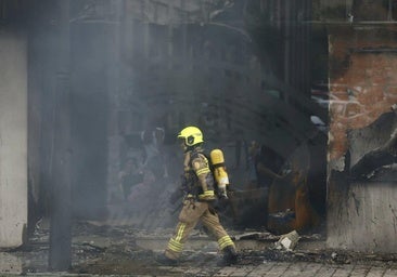 VÍDEOS | La densa humareda alerta a los vecinos de Valencia