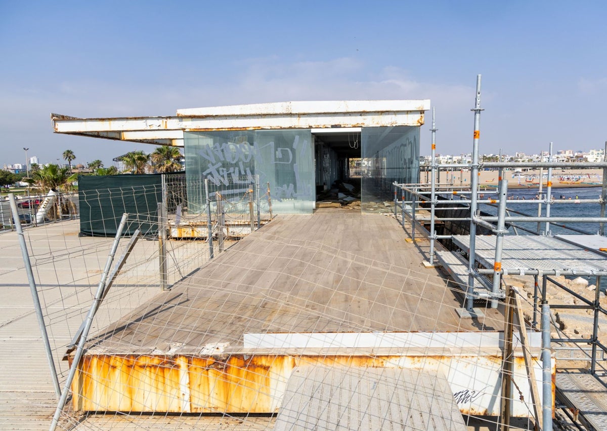 Imagen secundaria 1 - Obras de restauración del restaurante del espigón norte.
