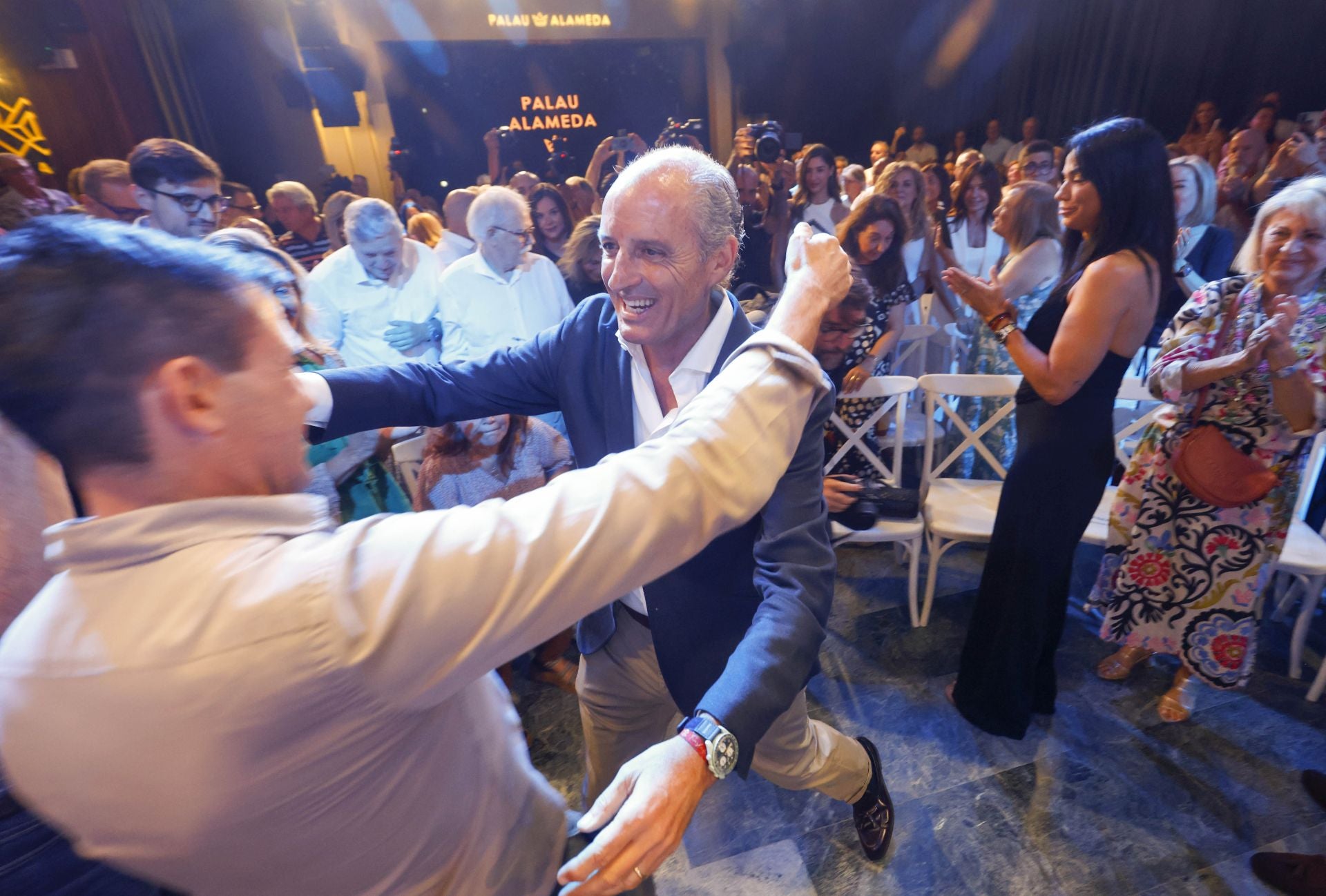 FOTOS | Así ha sido el encuentro de Camps con sus fieles