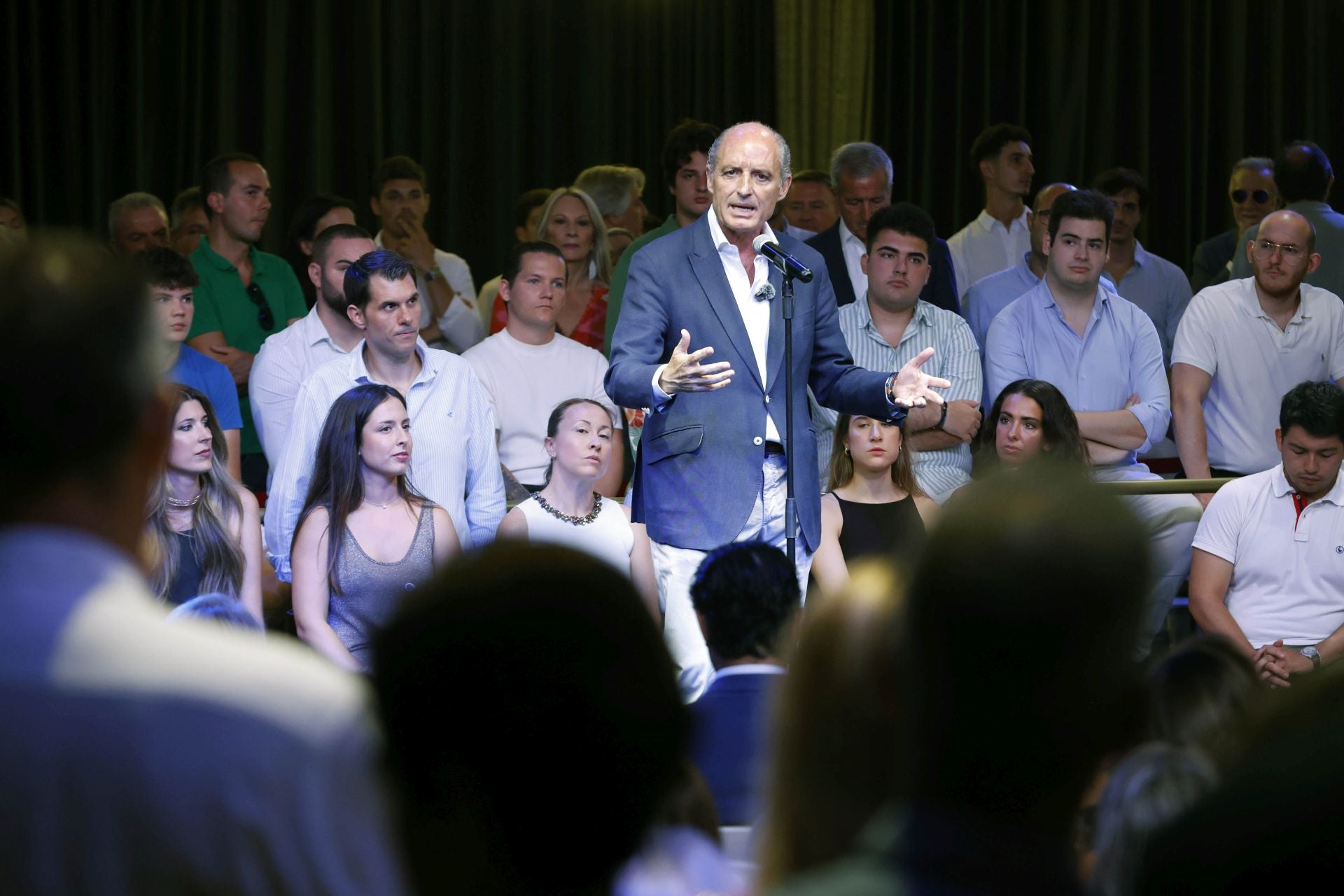 FOTOS | Así ha sido el encuentro de Camps con sus fieles