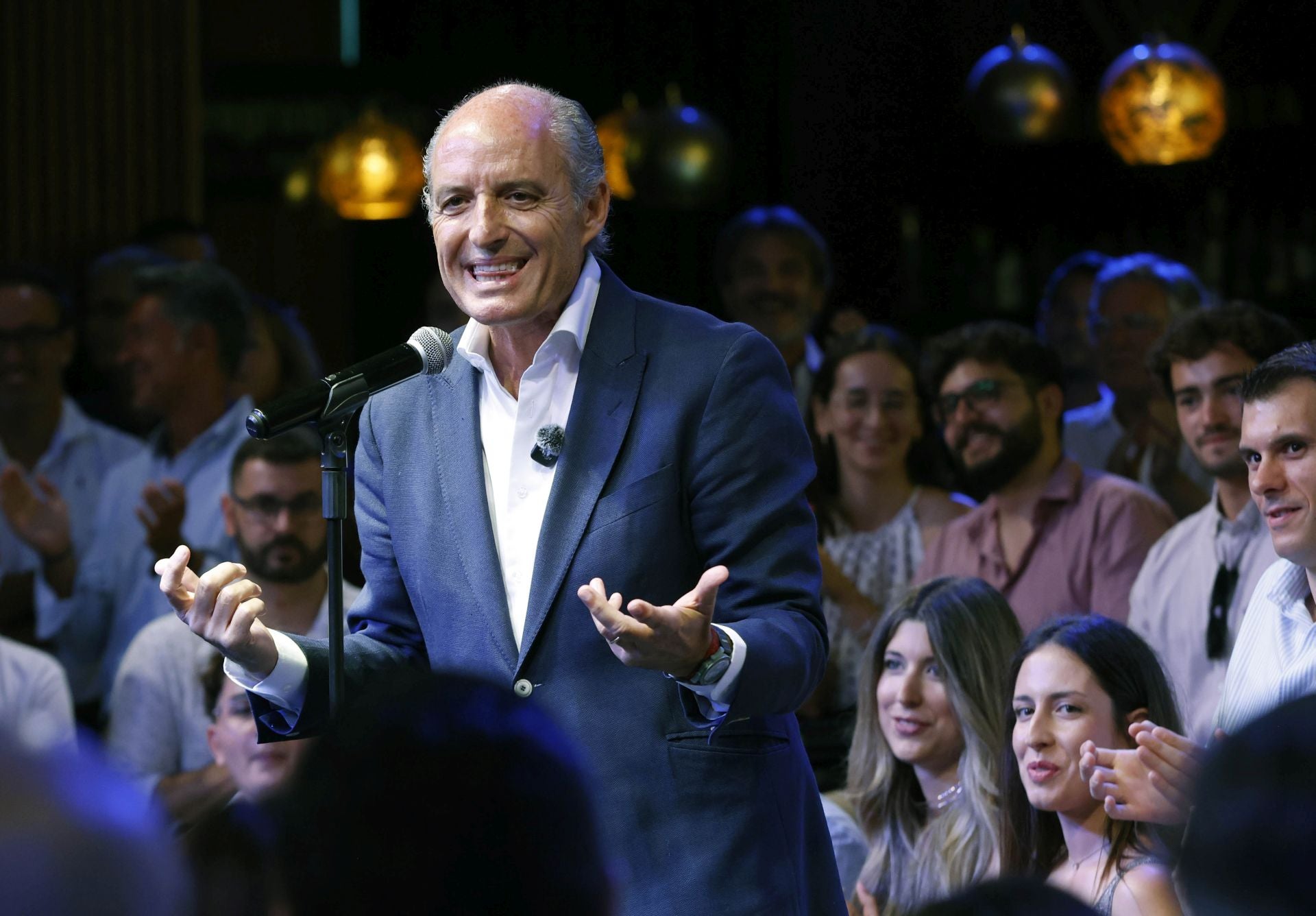 FOTOS | Así ha sido el encuentro de Camps con sus fieles