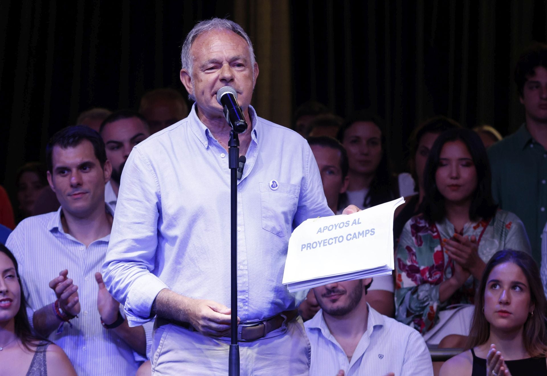 FOTOS | Así ha sido el encuentro de Camps con sus fieles