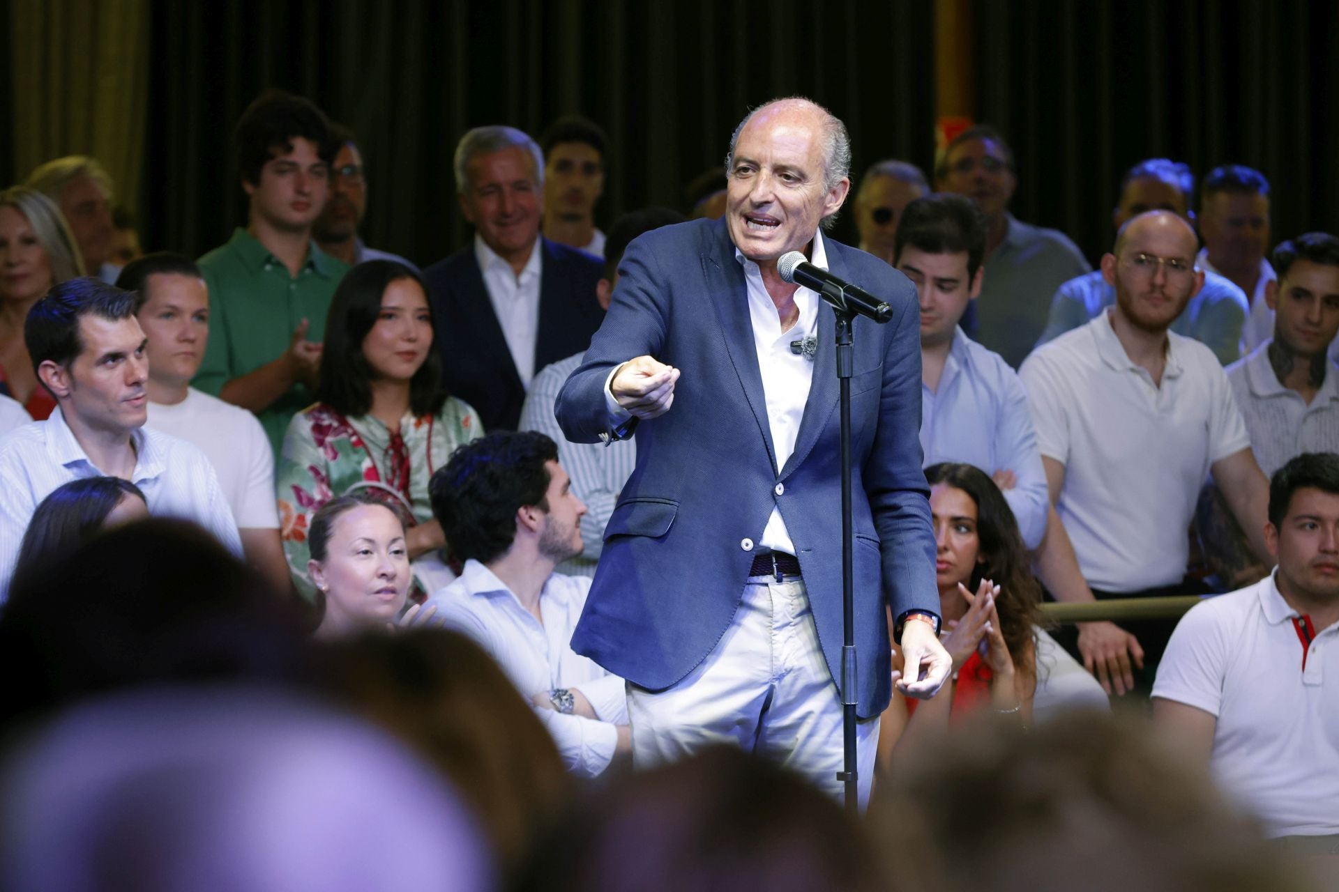FOTOS | Así ha sido el encuentro de Camps con sus fieles