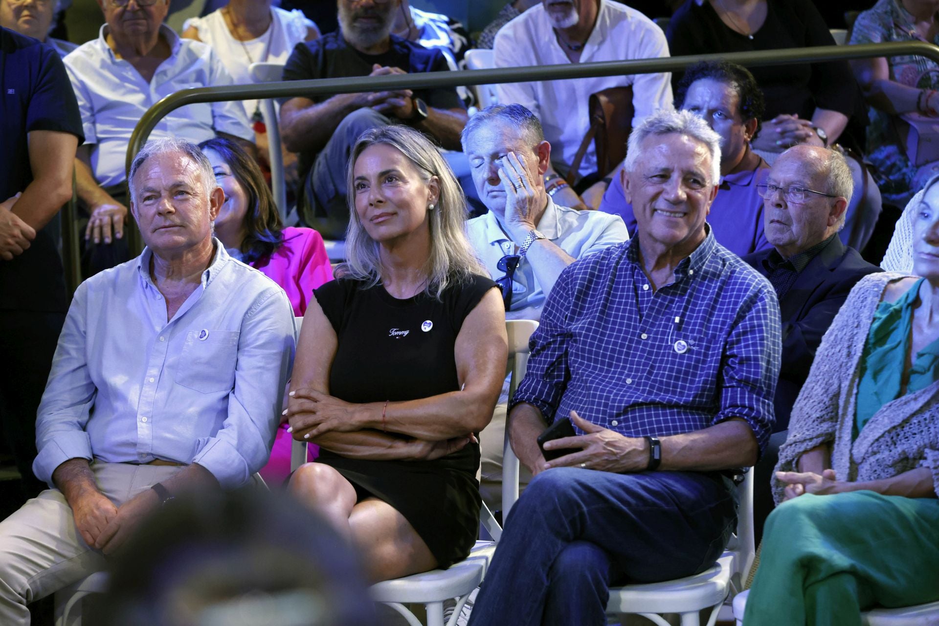 FOTOS | Así ha sido el encuentro de Camps con sus fieles