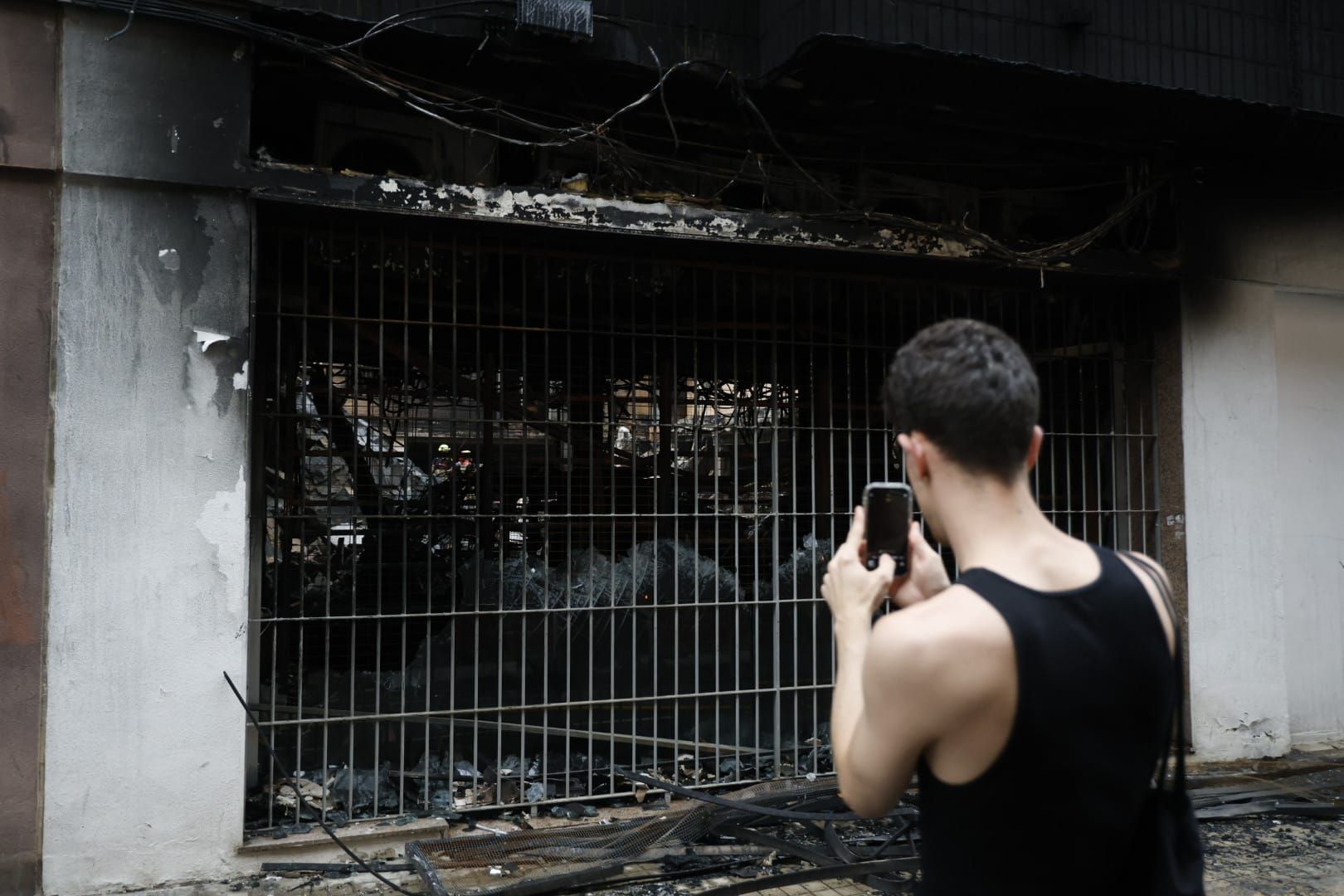 FOTOS | El día después del incendio en la avenida del Puerto