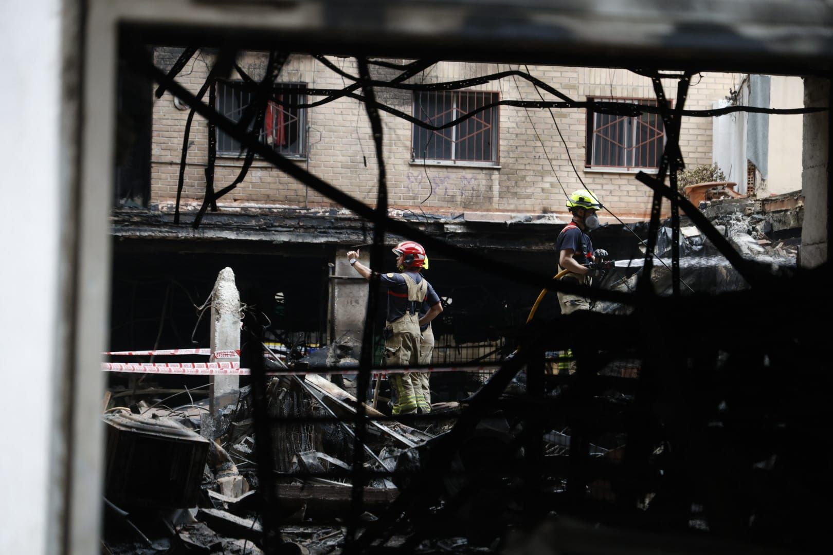 FOTOS | El día después del incendio en la avenida del Puerto