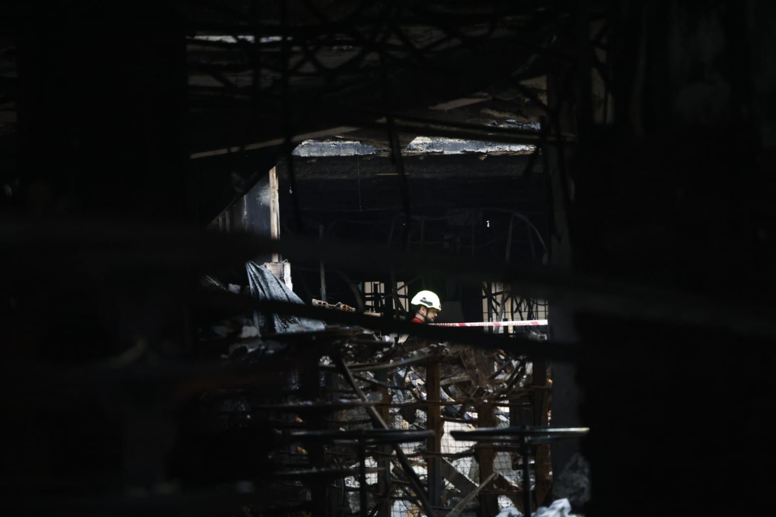 FOTOS | El día después del incendio en la avenida del Puerto