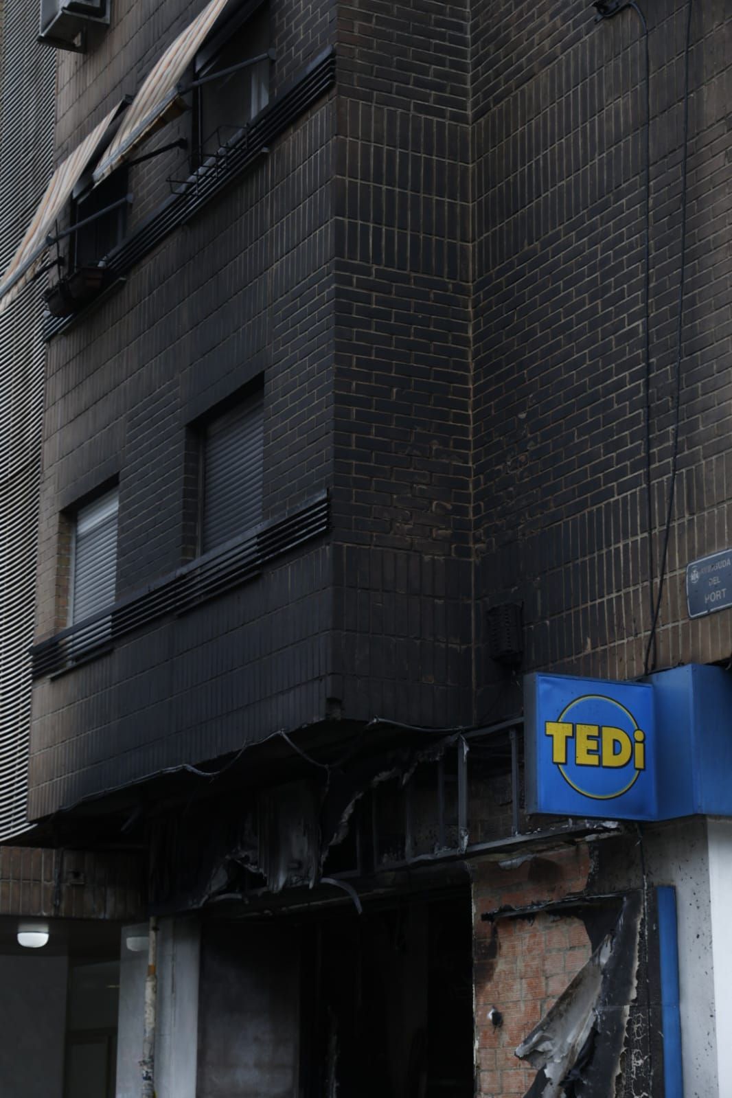 FOTOS | El día después del incendio en la avenida del Puerto