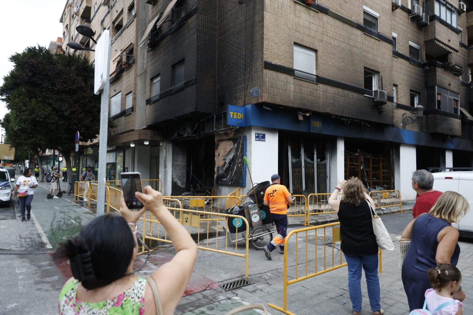 FOTOS | El día después del incendio en la avenida del Puerto