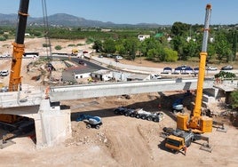Reconstrucción de un puente en un acceso de Cheste.