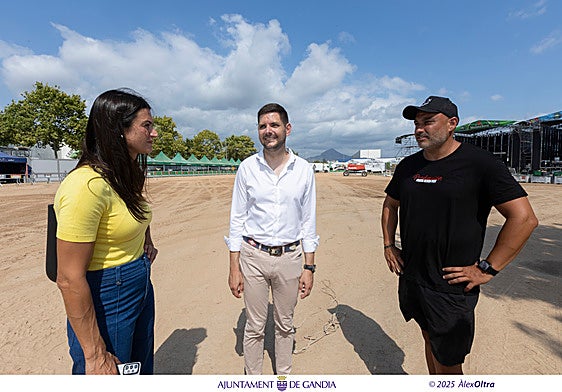 Autoridades visitan el recinto.