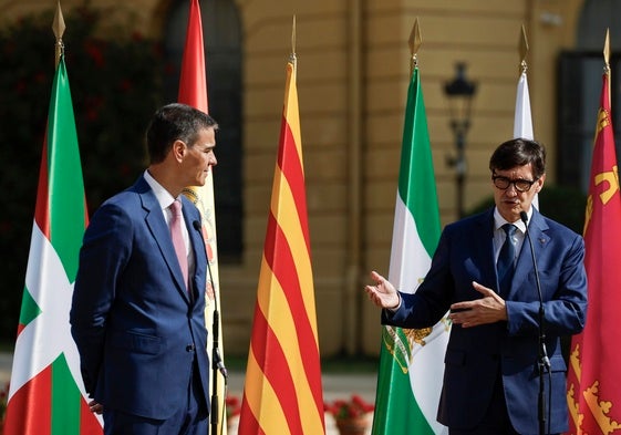 Pedro Sánchez y Salvador Illa.