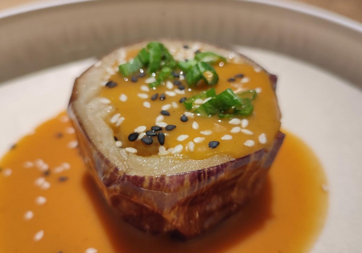 Berenjena con salsa de miso.