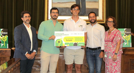 El ayuntamiento de Castelló y Ecovidrio premian a la colla Muchamiel por fomentar el reciclaje de vidrio