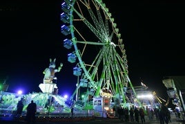 Rueda de la fortuna en la Feria de Atracciones de Valencia