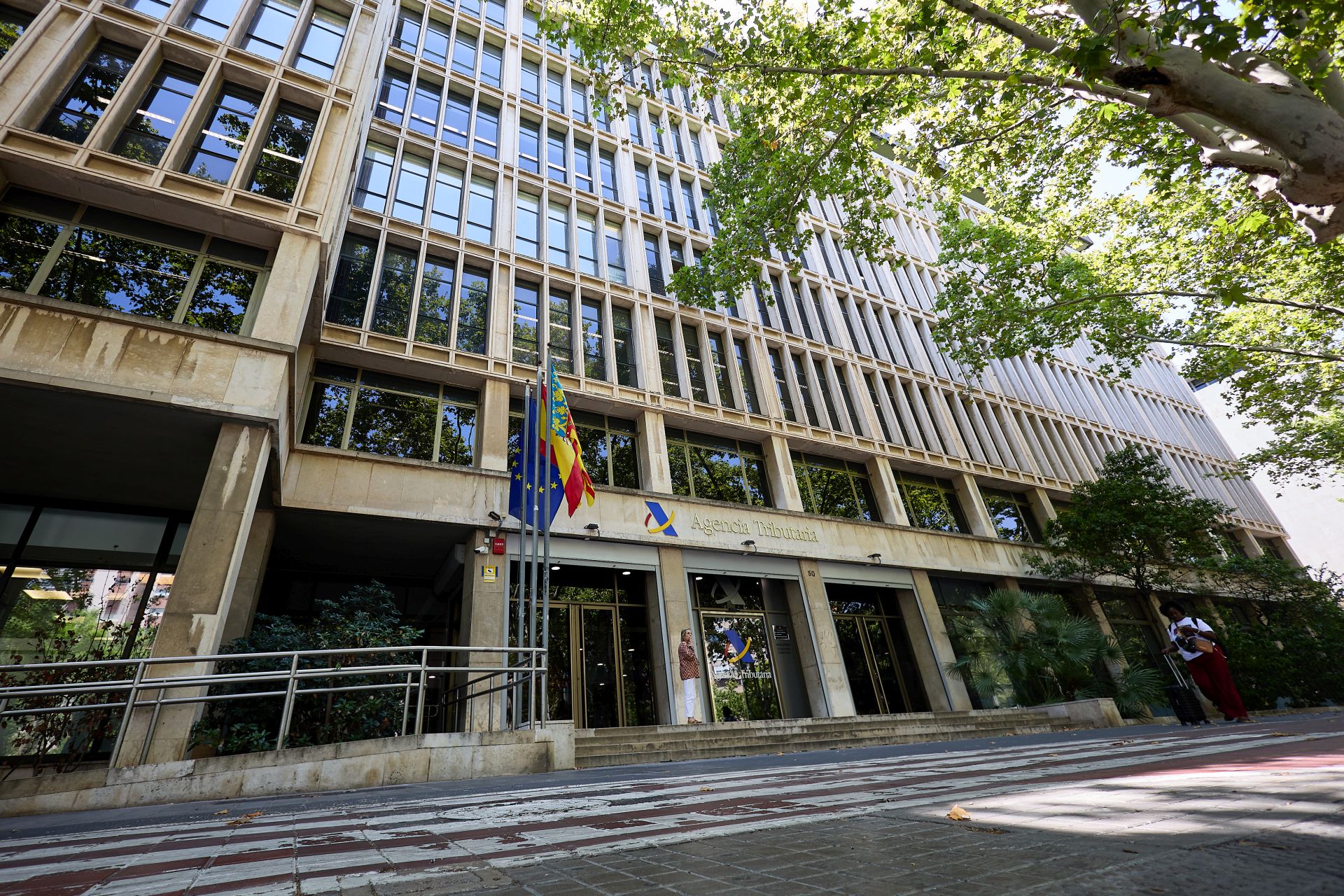 FOTOS | La Generalitat cuelga el cartel de 'se vende' en inmuebles de su patrimonio