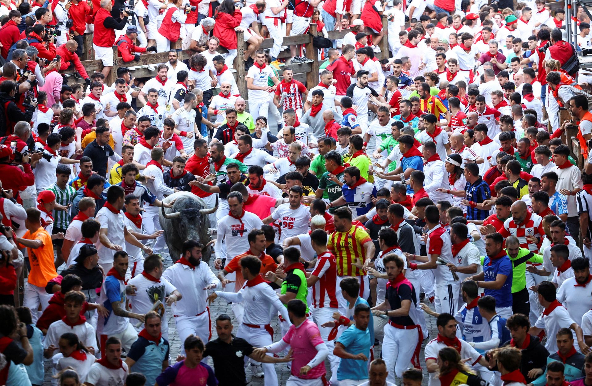 El sexto encierro de San Fermín 2025, en imágenes