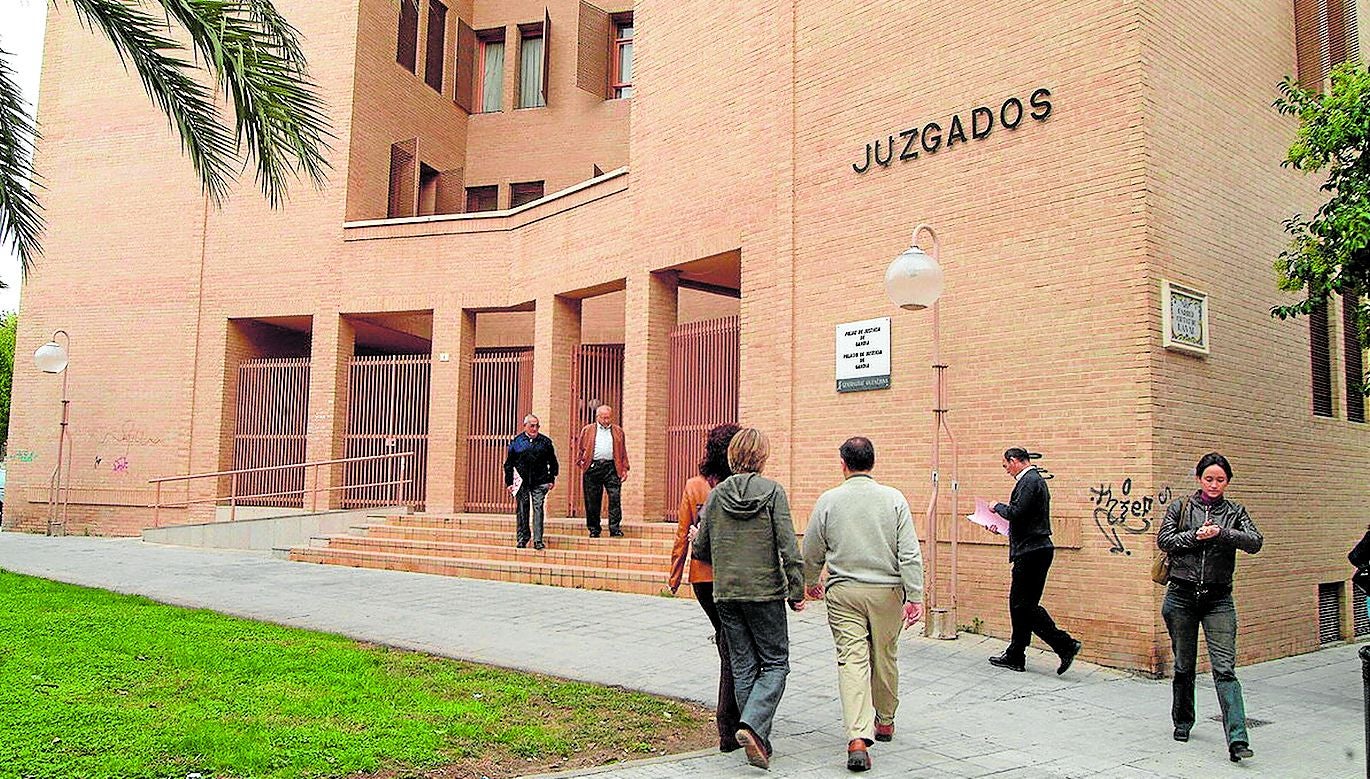 Imagen de archivo de los viejos juzgados de Gandia, que se ubicarán en el nuevo edificio.