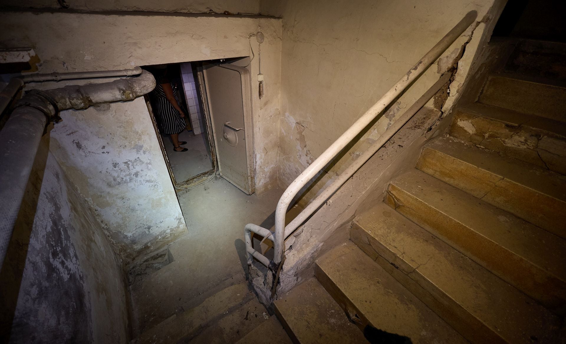 FOTOS | Así es por dentro el refugio antiaéreo del Palacio de Montortal en Valencia