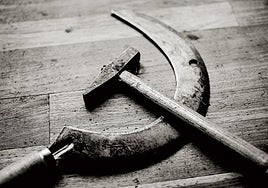 De la esvástica a la hoz y el martillo