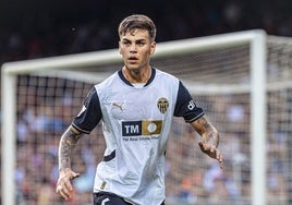 Barrenechea en un partido con el Valencia.