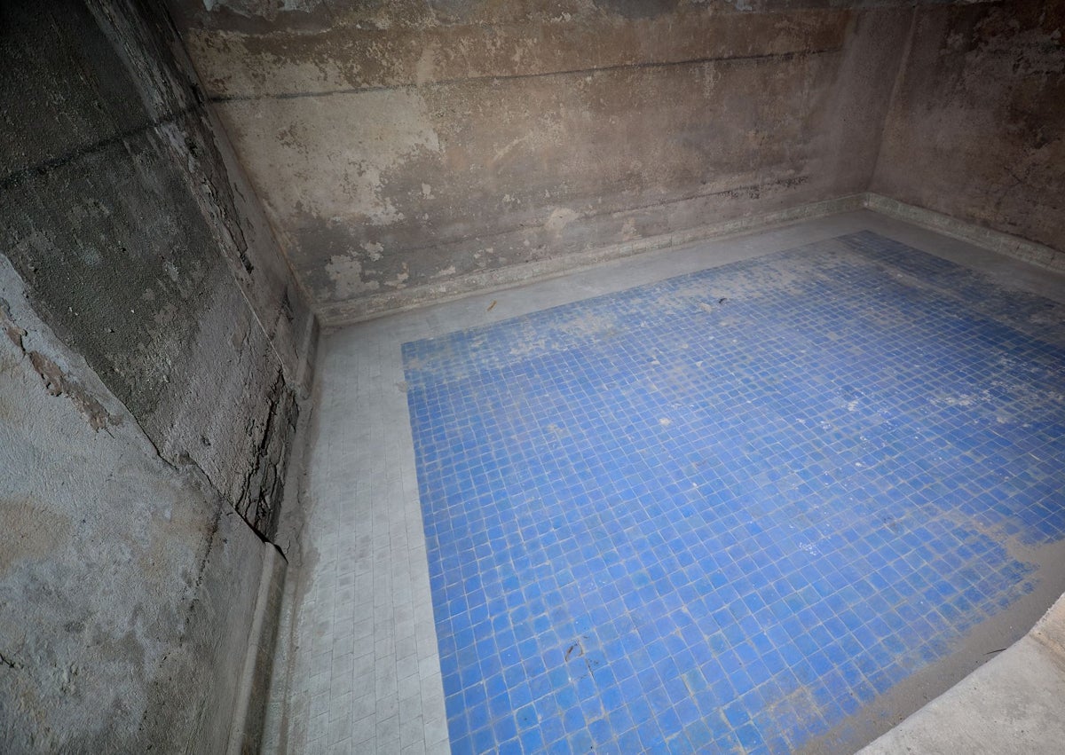 Imagen secundaria 1 - Fachada del palacio de Montortal, suelo Nolla en el refugio y respiradero.