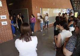 Aspirantes antes de empezar las oposiciones de 2024, que también se centraron en el cuerpo de maestros.