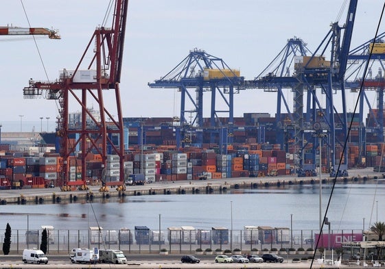 Contenedores en el puerto de Valencia.