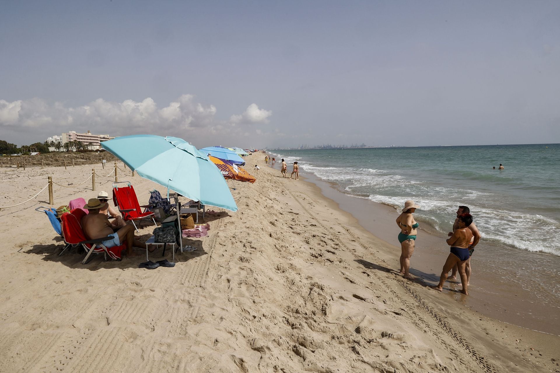 El temporal golpea a las playas del Saler año y medio después de la regeneración