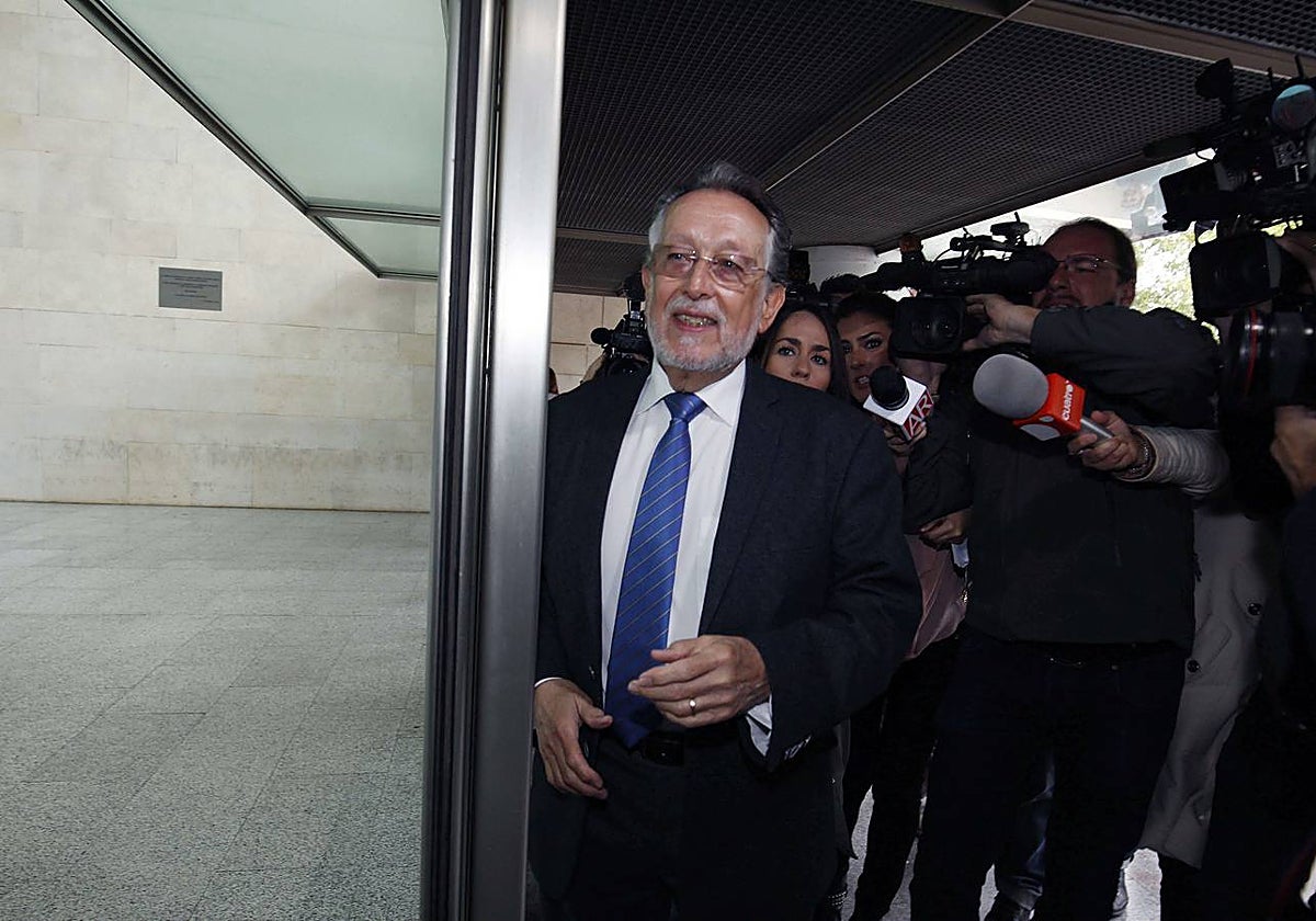 Alfonso Grau, a su llegada a la Ciudad de la Justicia.