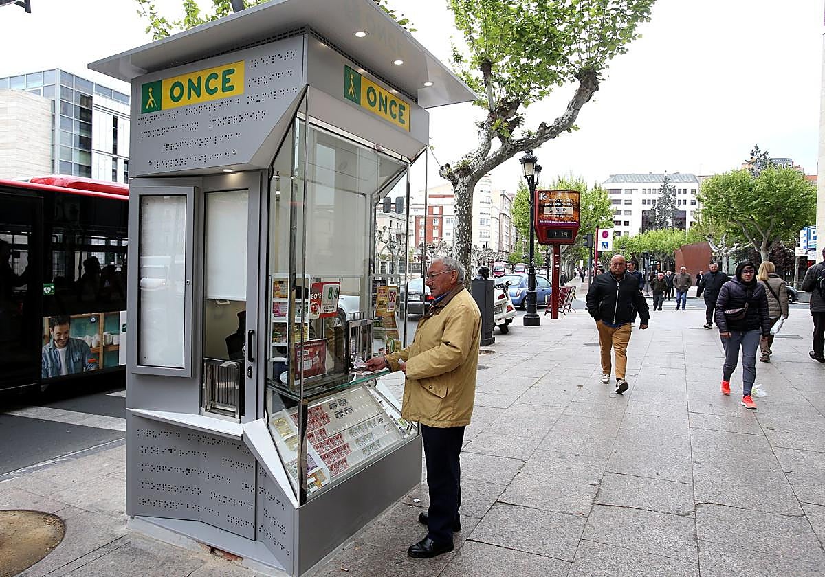 Un kiosko de la ONCE en una imagen de archivo.