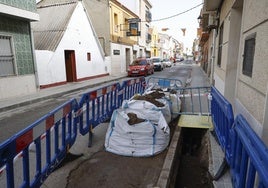Obras de canalización de agua potable en El Palmar.