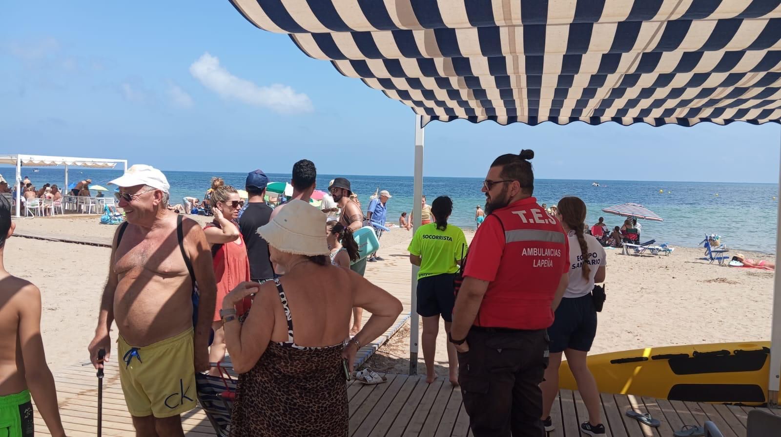 FOTOS | Cierran otras tres playas en Dénia por contaminación fecal