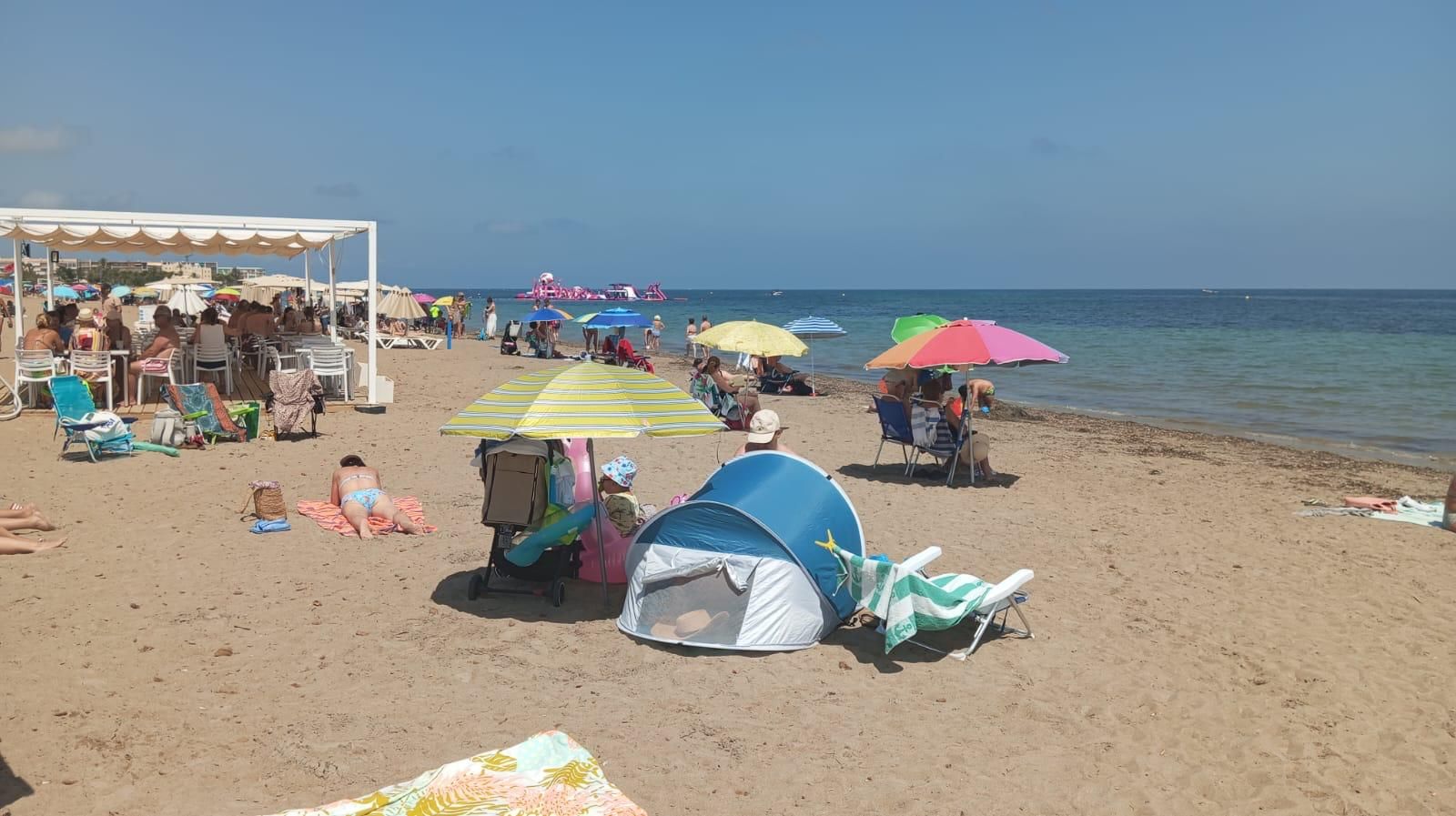 FOTOS | Cierran otras tres playas en Dénia por contaminación fecal